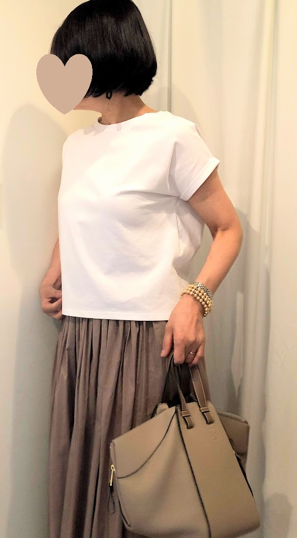 ロングマキシ丈のスカートと 白Tシャツのコーデ | 50代になっても 洋服好き主婦のファッションブログ