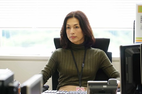 ノンママ白書 鈴木保奈美ちゃんの衣装に好き勝手モノ申す 50代になっても 洋服好き主婦のファッションブログ ノンママ白書 鈴木保奈美ちゃんの衣装に好き勝手モノ申す 50代になっても 洋服好き主婦のファッションブログ